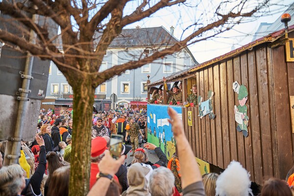 fasching-laufen-23-02-21-16-37-09
