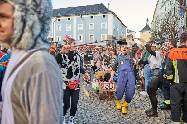 fasching-laufen-23-02-21-16-19-34