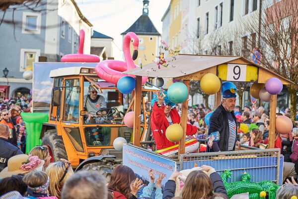 fasching-laufen-23-02-21-15-38-48