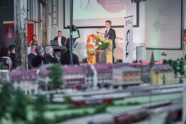 f100-23-06-30-18-15-33