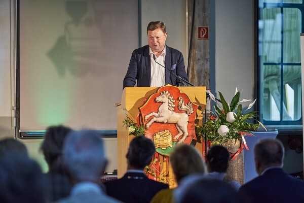 f100-23-06-30-19-30-39