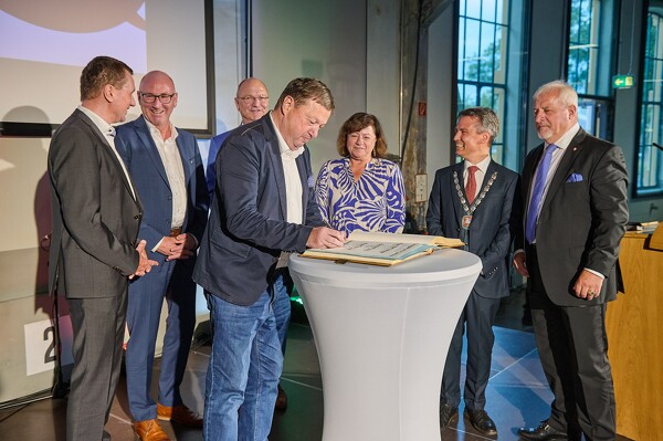 f100-23-06-30-19-57-56