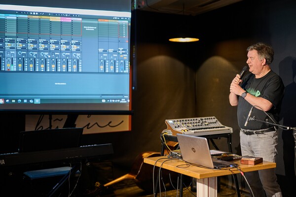 zf-24-03-27-20-49-19