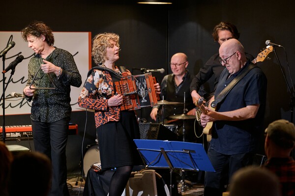 za-24-12-19-21-09-44