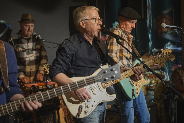 ed-25-02-06-21-38-26