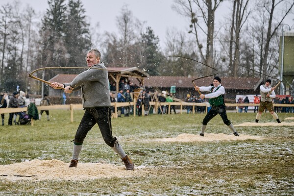 schnalzen-25-02-16-15-00-19