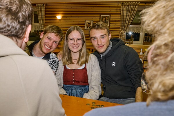 schnalzen-25-02-16-20-00-33