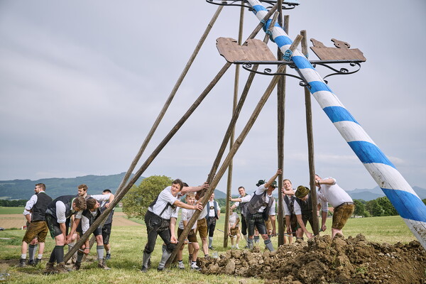 03.05.2025 - Maibaumaufstellen in Oberheining 2025