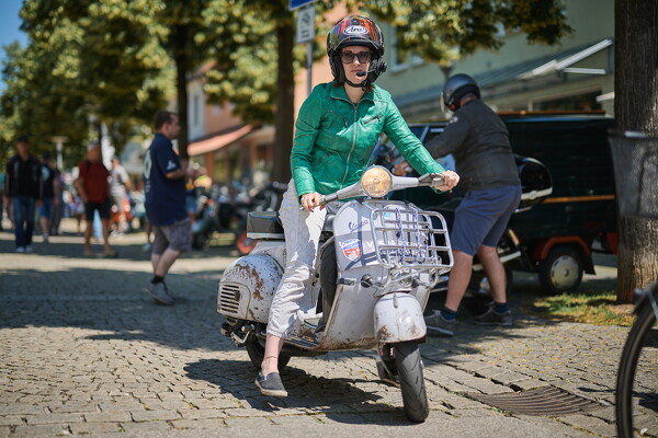 vespa-25-06-22-12-05-51