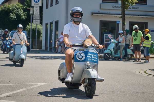 vespa-25-06-22-12-51-10