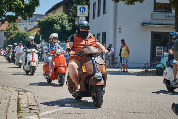 vespa-25-06-22-12-51-15