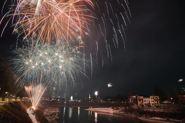 31.12.2025 - Das große Silvesterfeuerwerk in Laufen und Oberndorf